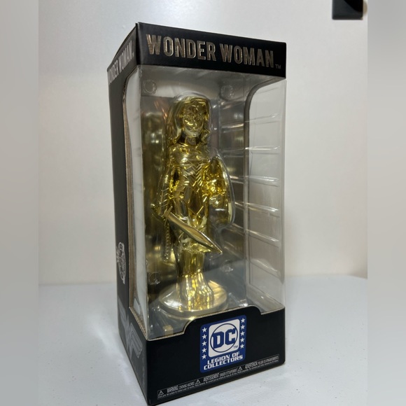 Funko Gold Wonder Woman Statue DC Legion of Collectors - Picture 2 of 4